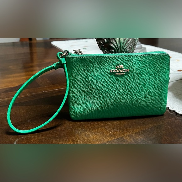 Coach Vibrant Green Wristlet - Picture 1 of 3